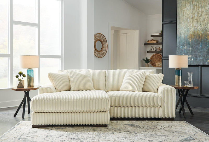 Lindyn Sectional with Chaise